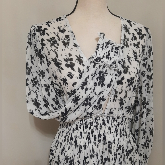 NWT Boratat Deep V-Neck Ruffle Floral Mini Dress - Picture 8 of 9